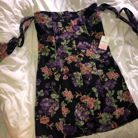 Forever 21 Dresses & Skirts - Stunning off the shoulder dress 🌸